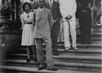 عکس خانوادگی خاندان پهلوی در تبعید