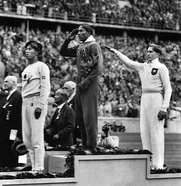 عکس/المپیک 1936 آلمان و قهرمانی "جسی اونز" سیاه پوست امریکایی