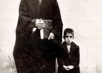 عکس/آیت الله طالقانی در کنار فرزندش دهه 30