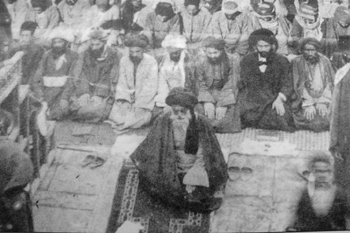 عکس/نماز تاریخی میرزای شیرازی