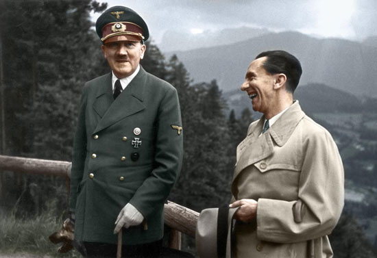 هیتلر و گوبلز در میانه جنگ جهانی دوم. 1943