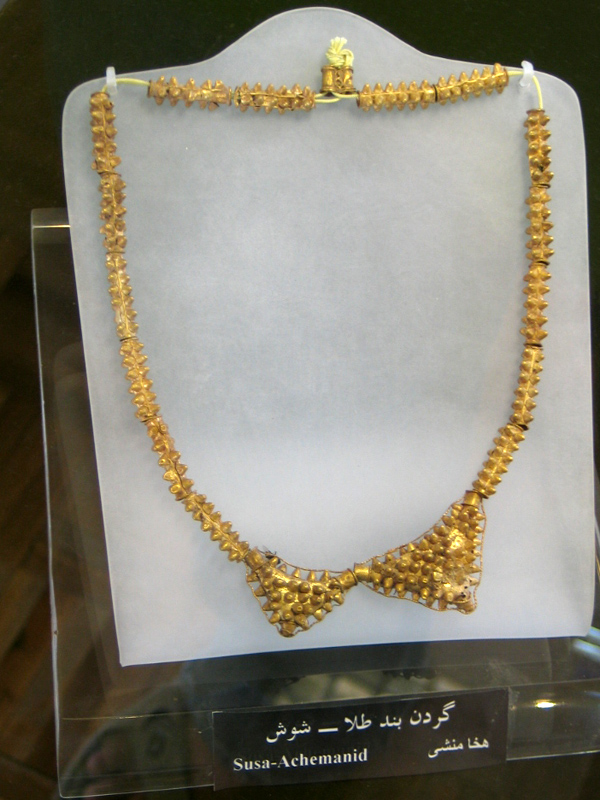عکس/گردنبند طلا در دوره هخامنشی
