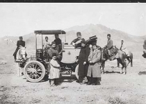 عکس تاریخی از نخستین خودرو وارد شده به ایران