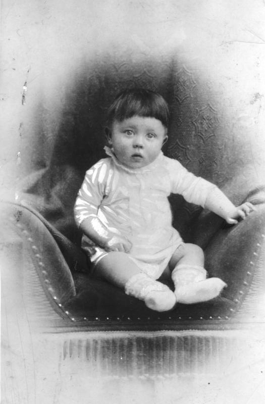کودکی آدولف هیتلر/عکس