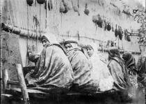 فعالیت های تولیدی زنانِ روستاییِ عصرِ قاجار