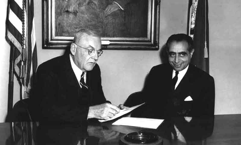 استعفاي علی امینی از نخست وزيري رژيم پهلوی