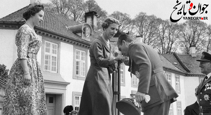 دست بوسی محمدرضاشاه از ملکه دانمارک