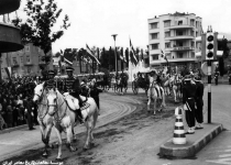 کالسکه سواری محمدرضاشاه در خیابانهای تهران