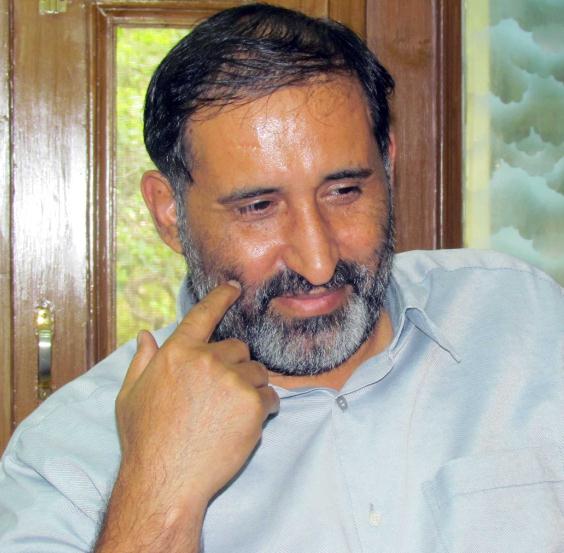 اذان به وقت گلوی بریده + زندگینامه