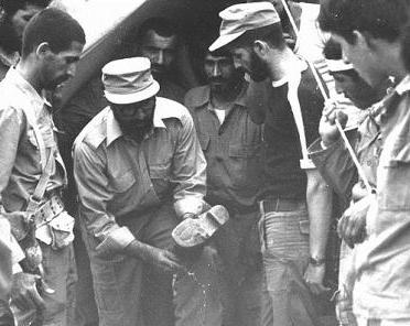 عکس/شهید چمران از نمای سادگی