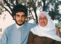 عکس/سید حسن نصرالله در کنار مادرش
