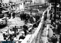 بنا شدن دیوار برلین. ۱۹۶۱