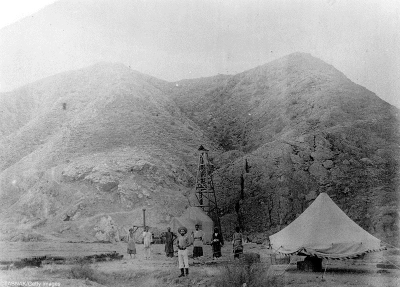 عکس/ نخستین چاه نفت در ایران120 سال پیش