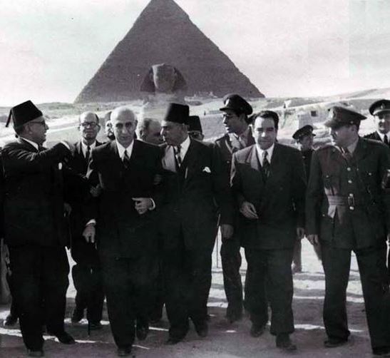 عکس/بازدید مصدق  از اهرام ثلاثه