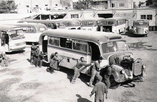 عکس/تعمیرگاه  اتوبوس در قدیم