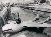عکسی قدیمی از سقوط هواپیما در ایران