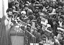 عکس/ سخنرانی رهبر انقلاب سال 57