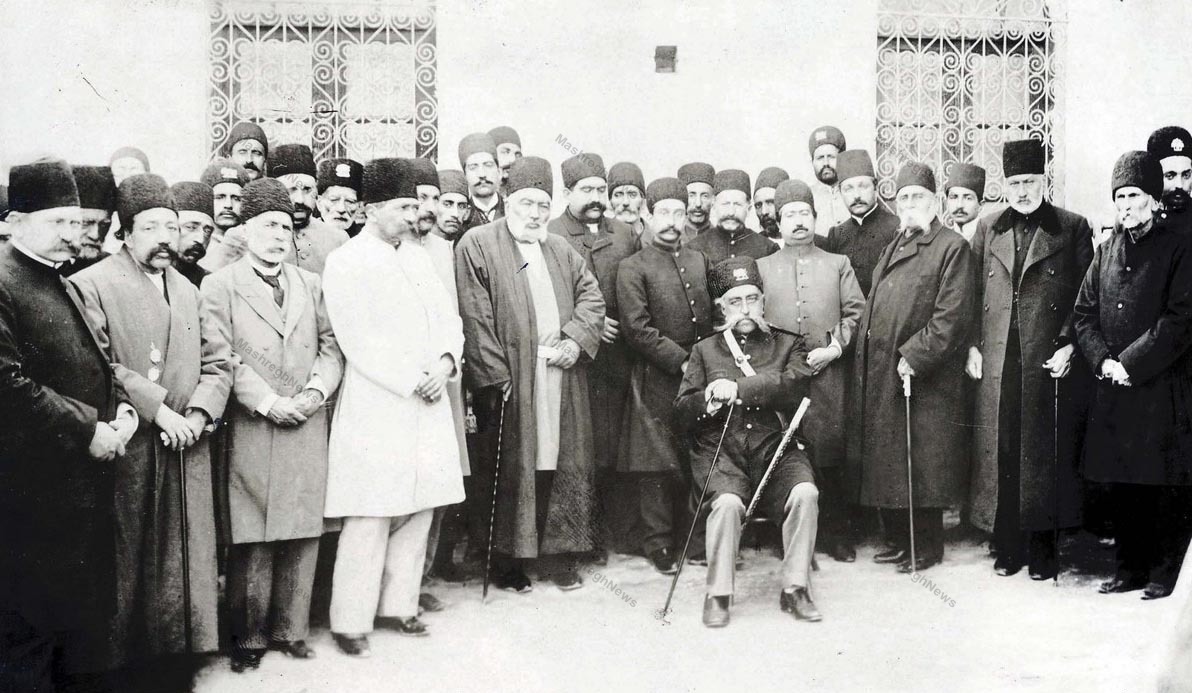 مظفرالدین شاه قاجار به اتفاق محمدعلی میرزا ولیعهد