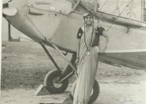 سارلا تاکرال 21 ساله نخستین زن خلبان هندی در سال 1936