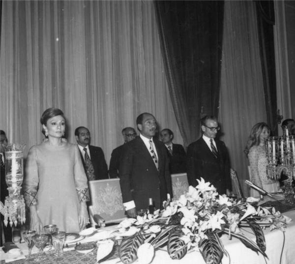 عکس/محمدرضا شاه و انورسادات در کاخ نیاوران