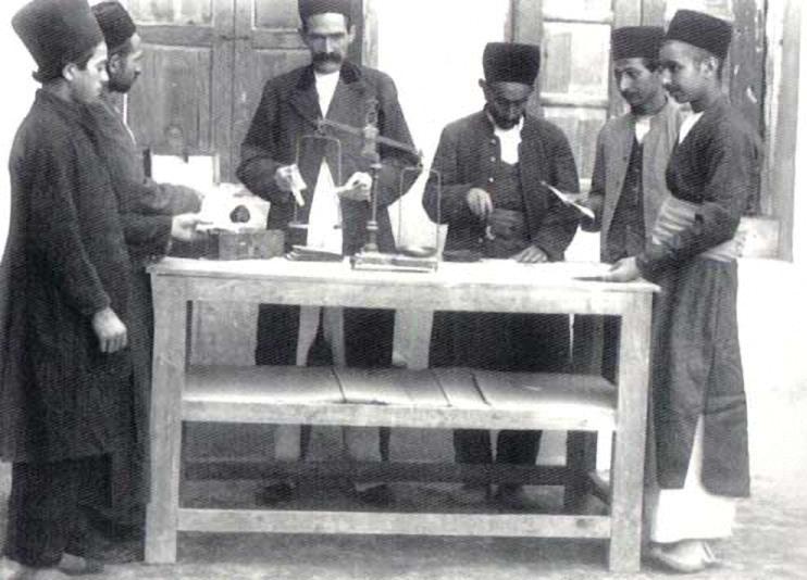 عکس/کارمندان اداره پست زمان قاجار