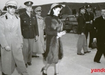 بازدید محمد‌رضا شاه و فوزیه همسر اول او از پایگاه نظامی آمریکائیان در ایران