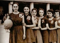 عکس/فرح پهلوی در تیم بسکتبال