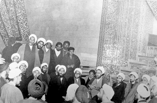 عکس/تحصن روحانیون در بهمن 1357