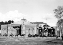 عکس/عبور کاروان از مقابل مجلس در قدیم