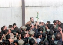 عکسی از یادگار امام در سوگ امام