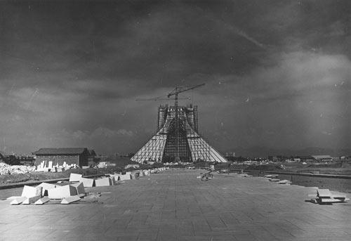 عکسی از ساختن برج آزادی