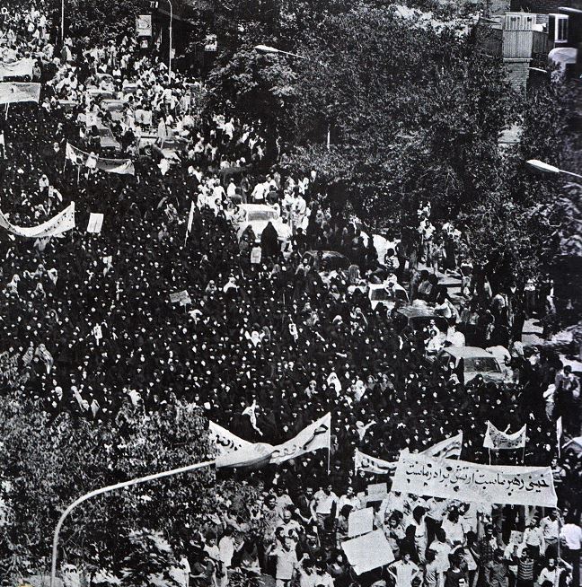 راهپیمایی نمازگزاران عید فطر سال 57/عکس