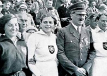 عکس یادگاری هیتلر با ورزشکاران