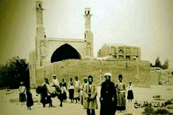 عکس قدیمی منار جنبان اصفهان