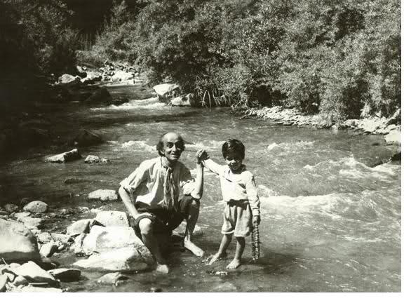 عکس / نیما یوشیج و پسرش