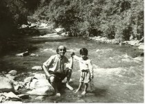 عکس / نیما یوشیج و پسرش