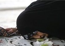 با اشک چشم، قبر تو را رنگ می‌زند