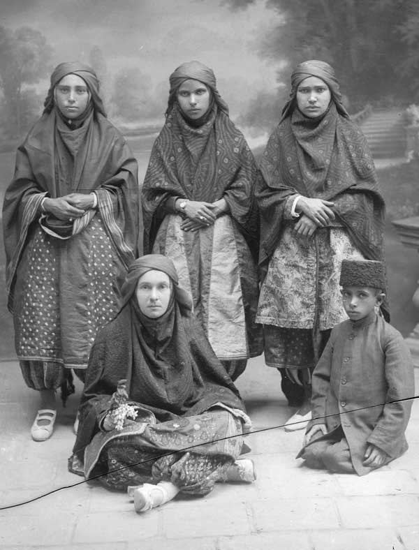 پوشش مورد علاقه زنان دوره ناصری چه بود؟