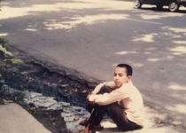 عکس کودکی یک روحانی در خیابان پاستور