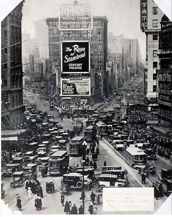 میدان تایمز نیویورک، سال ۱۹۲۲ میلادی