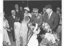 استقبال از محمد رضا و فرح پهلوی در پاکستان/ عکس