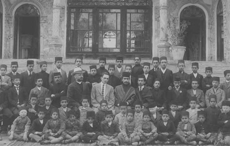 جمعی از معلمین و محصلین مدرسه امریکایی اصفهان