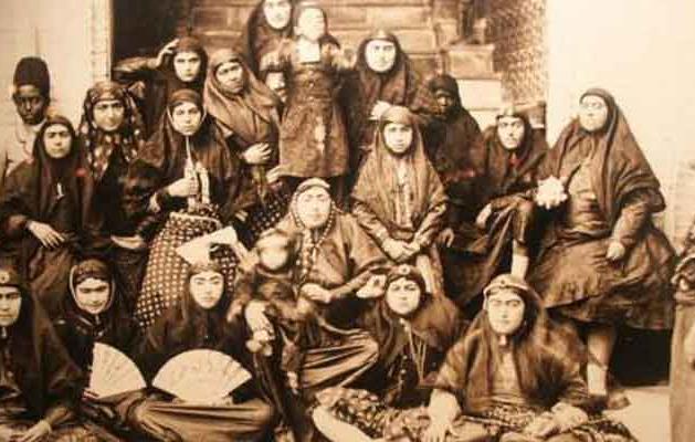 چند تن از زنان و خدمه دربار ناصرالدین شاه قاجار