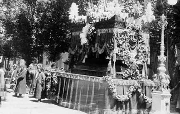 نقلی خواندنی از مراسم کفن و دفن پیکر ناصرالدین شاه