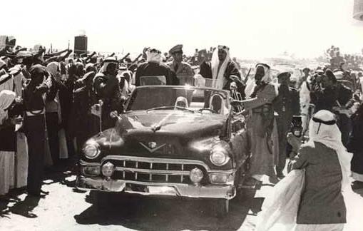 محمدرضا پهلوی و ملک سعود سوار بر اتومبیل بدون سقف