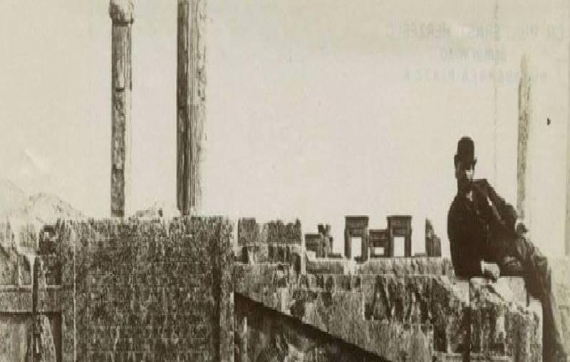 اولین عکاسی که از تخت جمشید عکس گرفت