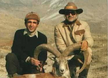 عبدالرضا پهلوی و همسرش پری سیما زند در حال شکار