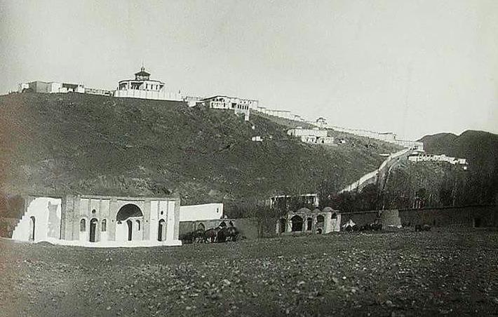 عمارت دوشان تپه در شرق تهران در دوره ناصری