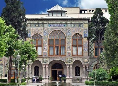 تخت مرمر و آب نمای آن در کاخ گلستان تهران