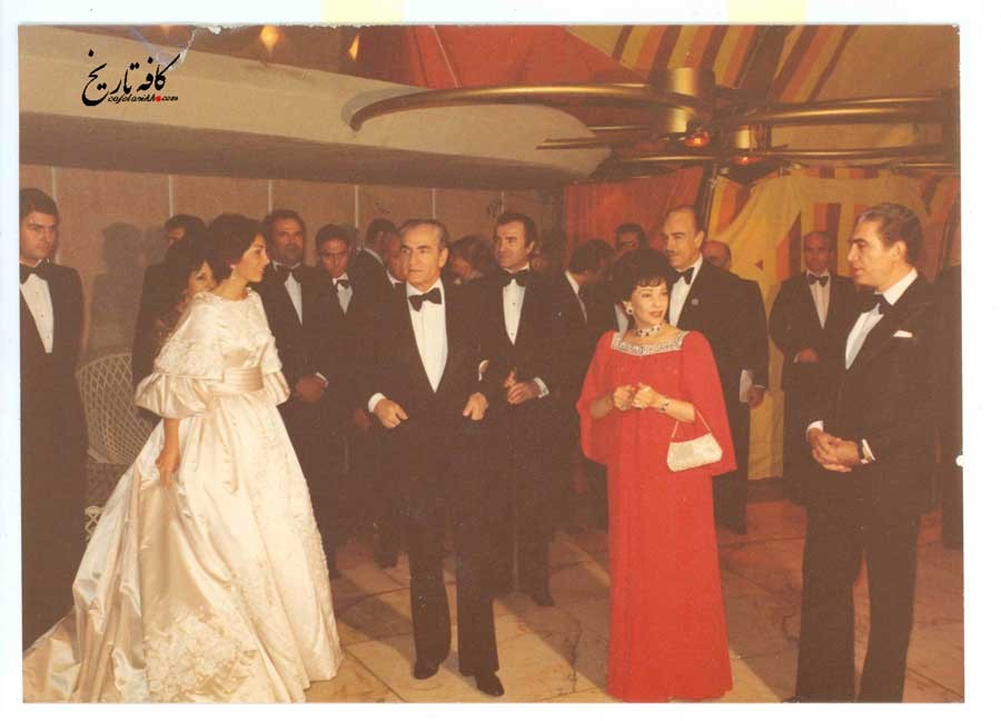 مراسم عروسي شهرآزاد پهلبد و هاوارد باريس با حضور محمدرضا پهلوي و جمعي از اعضاي خاندان سلطنت